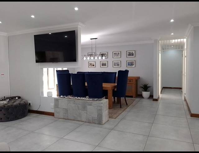 7 BEDROOM HOUSE FOR SALE IN BRACKENHURST